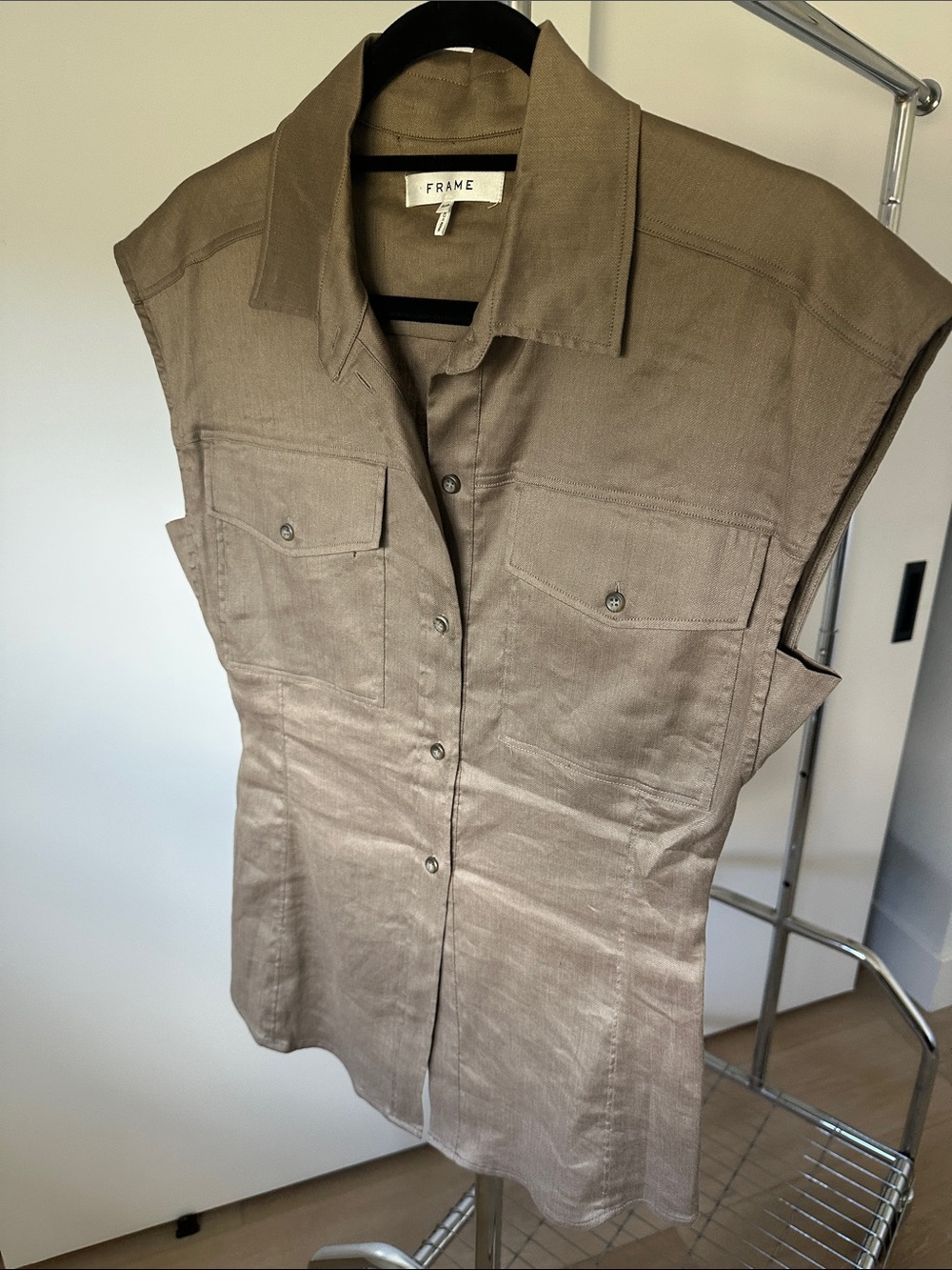 Frame Sleeveless Linen Button-Front Utility Shirt in Taupe Brown